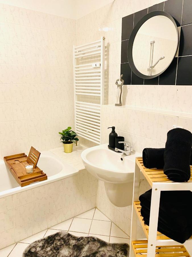 Saniertes Studio - Elisa - Mit Balkon, Wlan, Smart-Tv & Kueche In City-Naehe Эрфурт Экстерьер фото